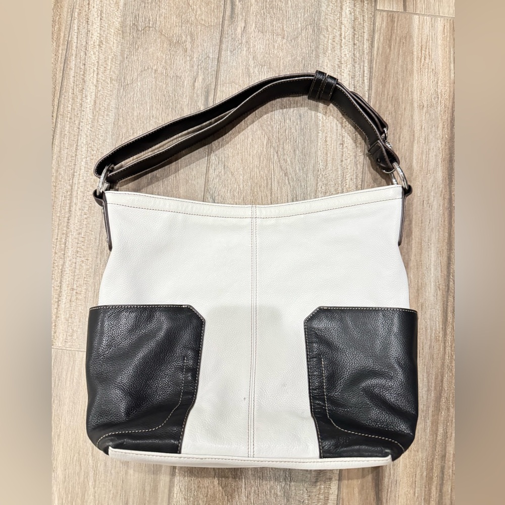 Borsela by HOBO Leather Bag. White and black.